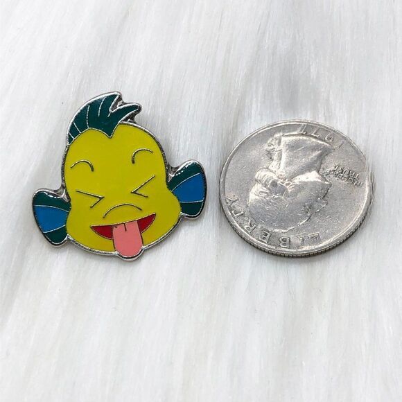 🔮 5/$25‎ Disney Little Mermaid Flounder Emoji Pin - Picture 2 of 3